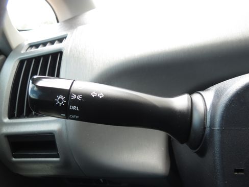 Used 2014 Toyota Prius V Two FWD image 17