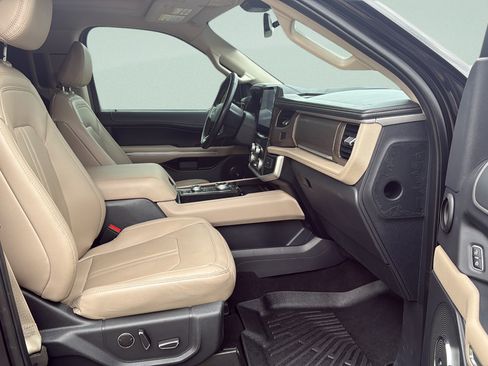 Used 2024 Ford Expedition Max Limited AWD/4WD image 19