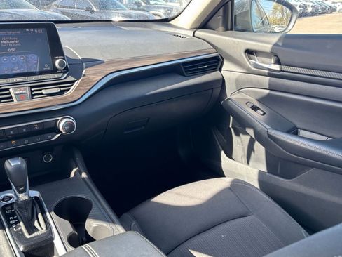 Used 2025 Nissan Altima 2.5 SV image 33
