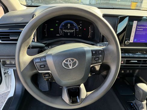 Used 2025 Toyota Camry LE image 25