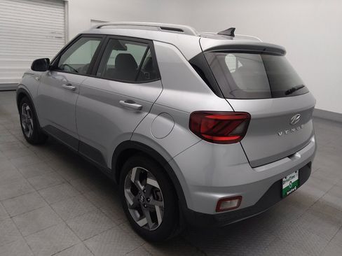 Used 2022 Hyundai Venue SEL FWD image 5