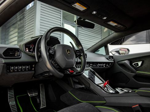 Used 2021 Lamborghini Huracan EVO image 27