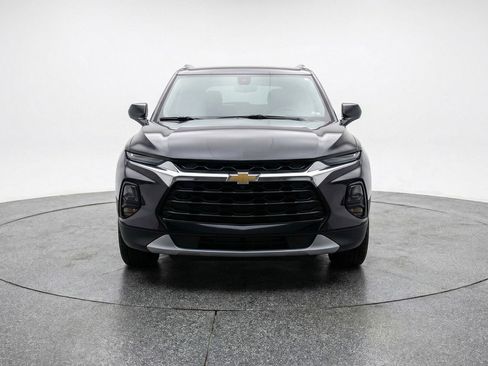 Used 2025 Chevrolet Blazer LT image 2