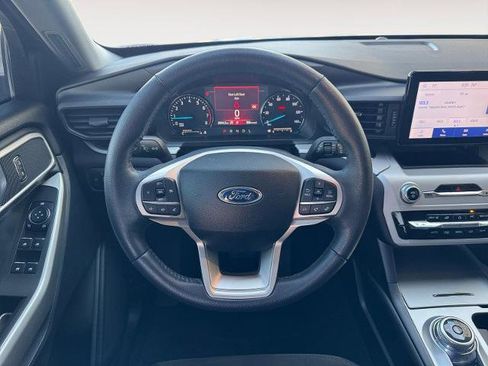 Used 2024 Ford Explorer XLT image 12