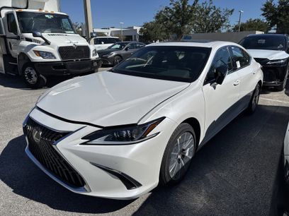 New 2025 Lexus ES 350 w/ Premium Package