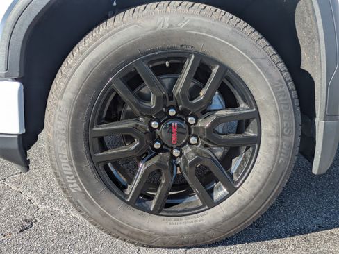 Used 2024 GMC Sierra 1500 Elevation image 30