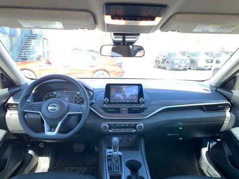 Used 2025 Nissan Altima 2.5 SV FWD image 34