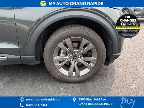 Used 2022 Ford Explorer XLT w/ Equipment Group 202A AWD/4WD image 31