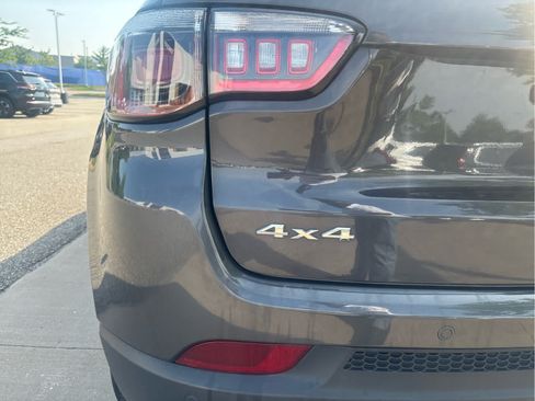 Used 2024 Jeep Compass Limited w/ Sun and Sound Group AWD/4WD image 8