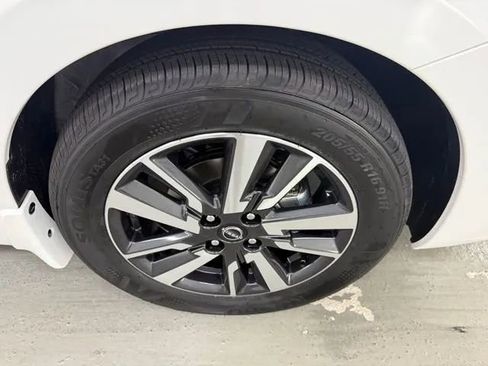 New 2025 Nissan Versa SV w/ Trunk Package image 4