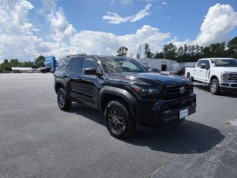 Used 2025 Toyota 4Runner SR5 AWD/4WD image 8