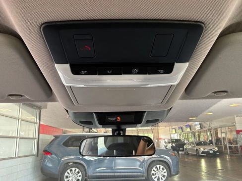 Used 2025 Nissan Rogue SV FWD image 16