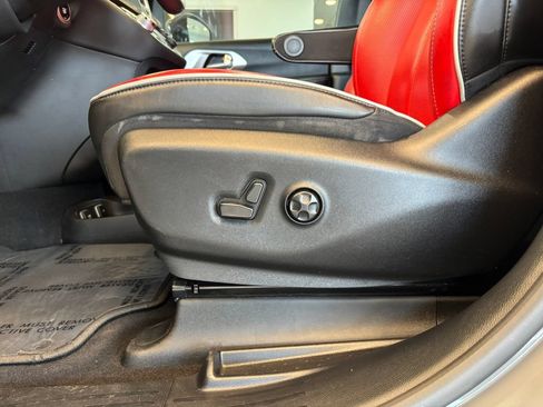 Used 2020 Chrysler Pacifica Limited w/ Quick Oder Package 2EV RED-S FWD image 16