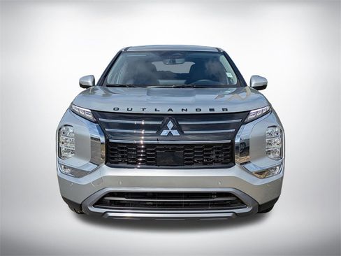 New 2025 Mitsubishi Outlander SE image 9