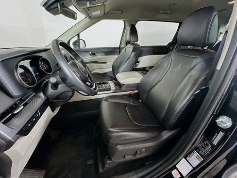 Used 2024 Kia Carnival LX image 13