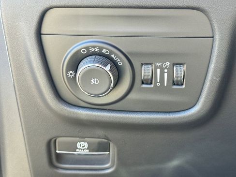 Used 2024 Jeep Grand Cherokee L Summit AWD/4WD image 36