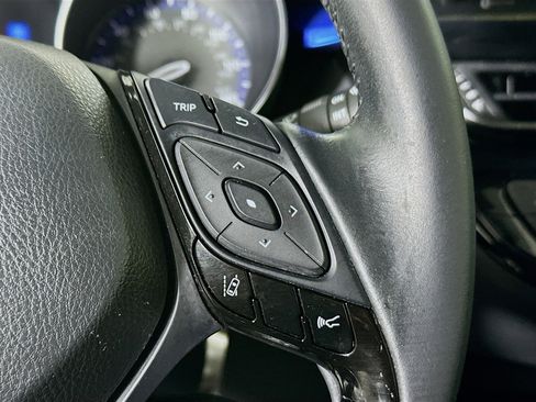 Used 2020 Toyota C-HR XLE FWD image 17