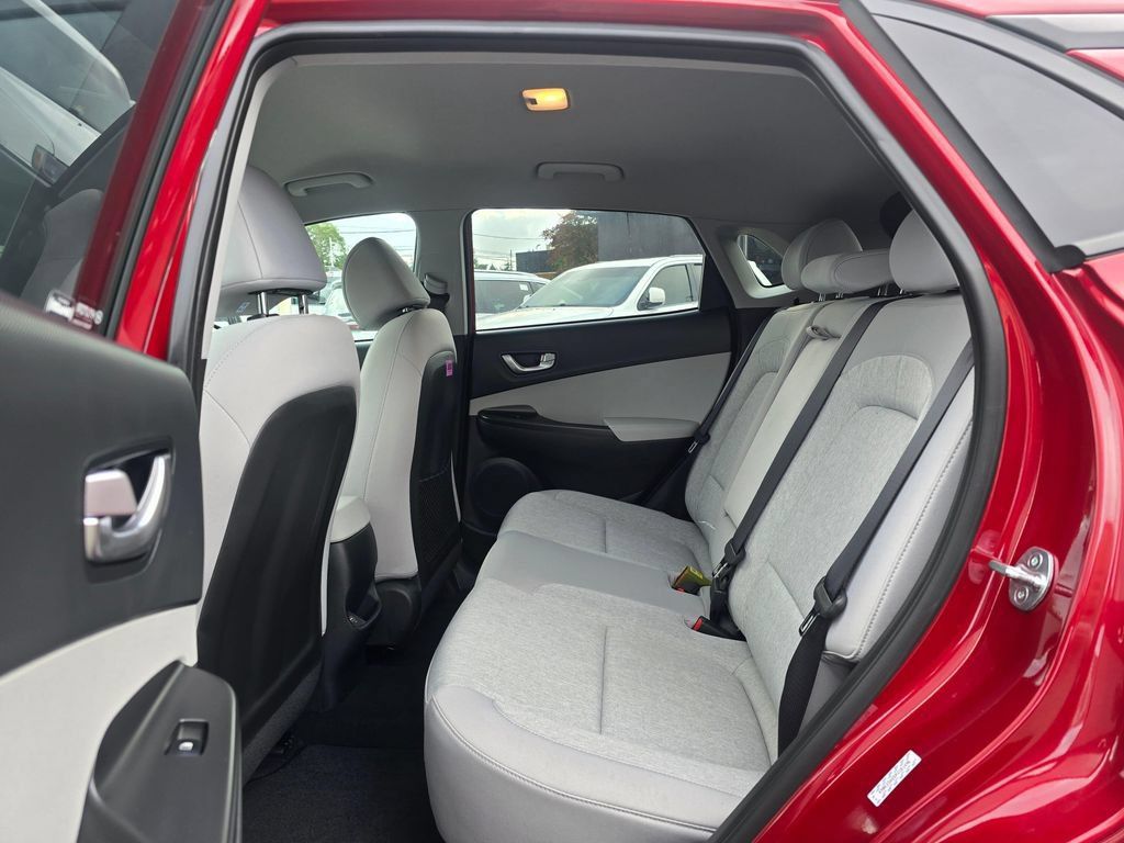 Used 2023 Hyundai Kona SE FWD image 15