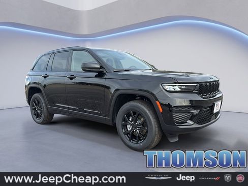 New 2025 Jeep Grand Cherokee Altitude image 1