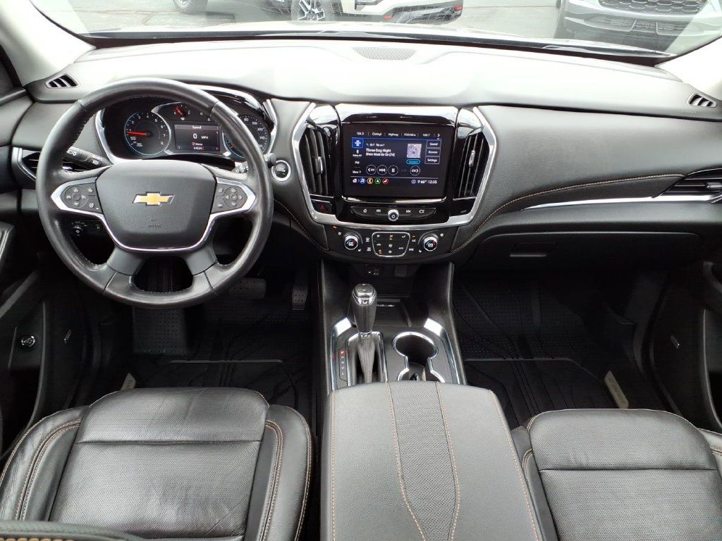 Used 2020 Chevrolet Traverse Premier w/ LPO, Blackout Package FWD image 20