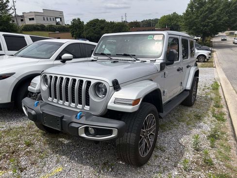 Used 2023 Jeep Wrangler Unlimited Sahara w/ Cold Weather Group AWD/4WD image 3