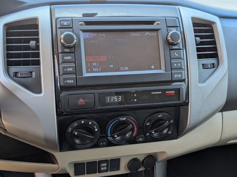 Used 2013 Toyota Tacoma PreRunner w/ SR5 Pkg image 17