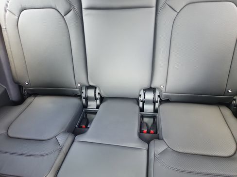 Used 2025 Land Rover Defender 130 X-Dynamic SE image 26