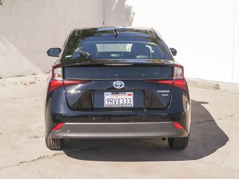 Used 2022 Toyota Prius XLE image 7