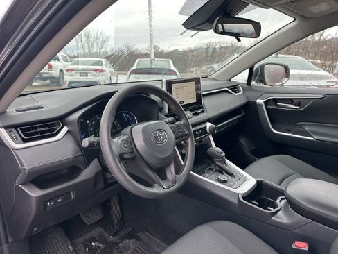 Used 2025 Toyota RAV4 XLE image 17