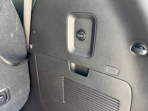 Used 2024 Kia Carnival LX FWD image 19