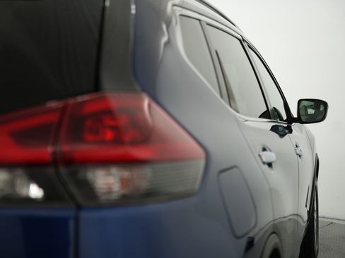 Used 2018 Nissan Rogue SV image 62