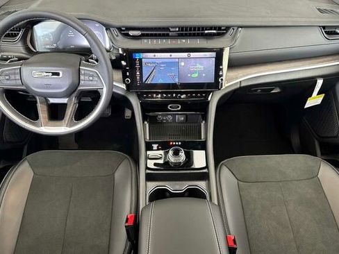 New 2026 Jeep Grand Cherokee L 4WD image 10