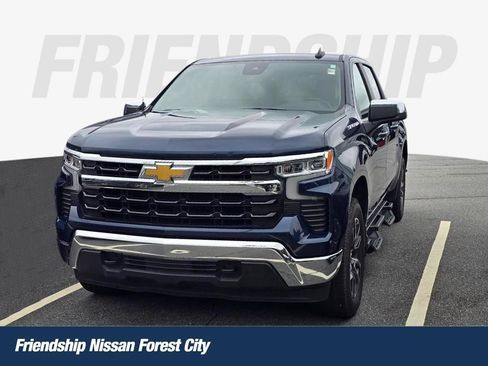 Used 2022 Chevrolet Silverado 1500 LT AWD/4WD image 1