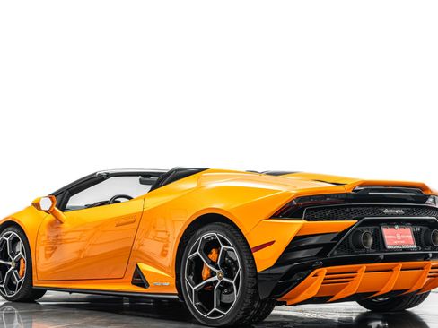 Used 2020 Lamborghini Huracan EVO image 32