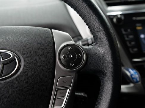 Used 2016 Toyota Prius V Four image 19