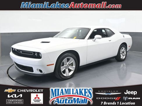 Used 2023 Dodge Challenger SXT image 1