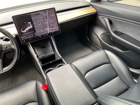 Used 2019 Tesla Model 3 Standard Range RWD image 24