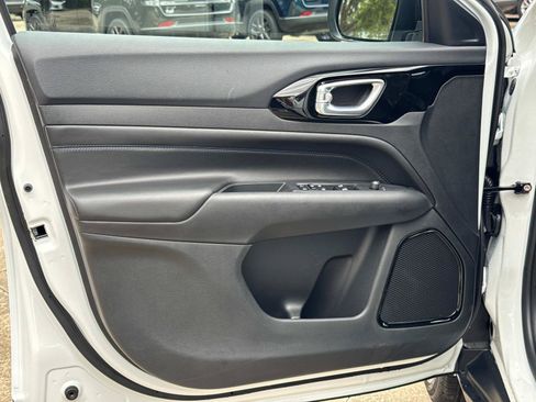 New 2026 Jeep Compass Latitude AWD/4WD image 16