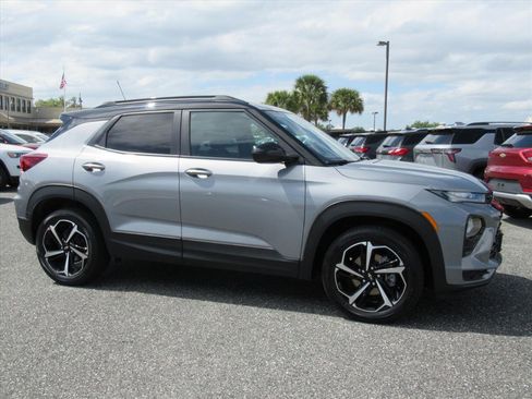 Used 2023 Chevrolet TrailBlazer RS w/ Sun and Liftgate Package image 2