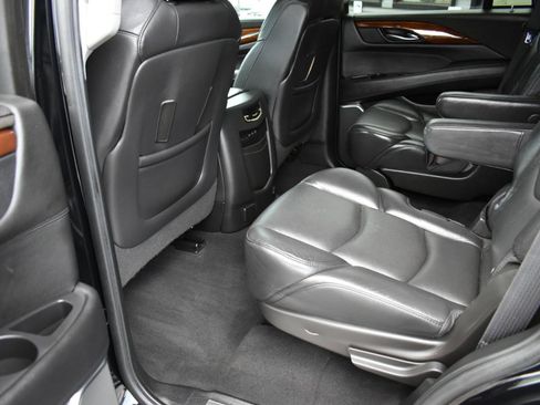 Used 2019 Cadillac Escalade Premium Luxury RWD image 25
