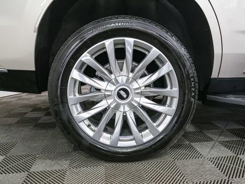 Used 2024 Cadillac Escalade Premium Luxury AWD/4WD image 17