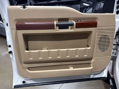 Used 2014 Ford F350 King Ranch w/ King Ranch w/Chrome Package image 71