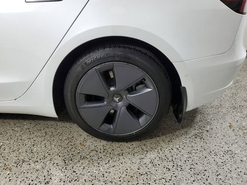 Used 2022 Tesla Model 3 Standard Range image 9