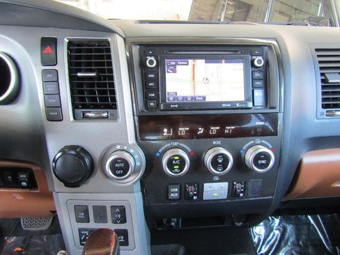 Used 2017 Toyota Sequoia Platinum RWD image 23