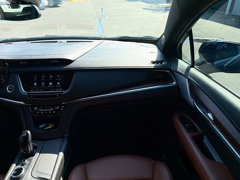 Certified 2022 Cadillac XT5 Premium Luxury FWD image 18