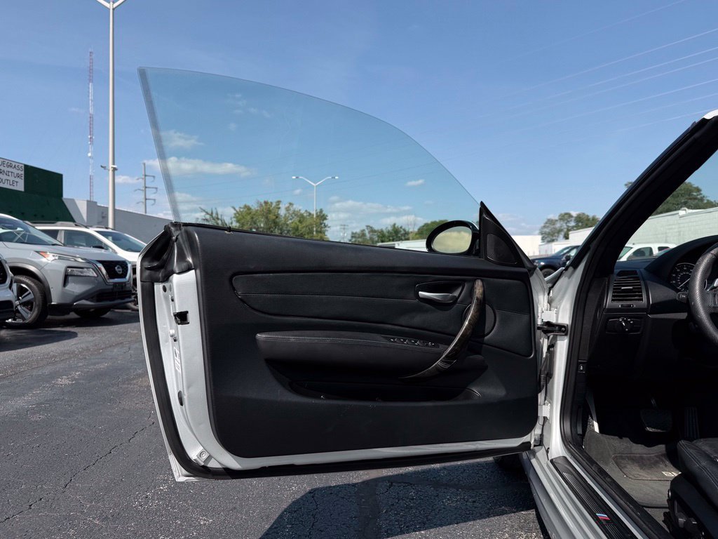 Used 2009 BMW 135i Convertible RWD image 10