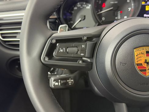 Certified 2026 Porsche Macan AWD/4WD image 17