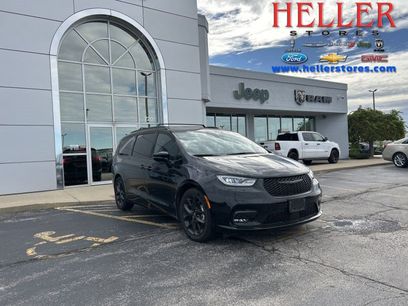 Used 2025 Chrysler Pacifica Limited