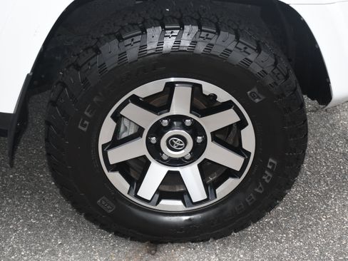 Certified 2024 Toyota 4Runner TRD Off-Road Premium w/ Moonroof Package AWD/4WD image 22