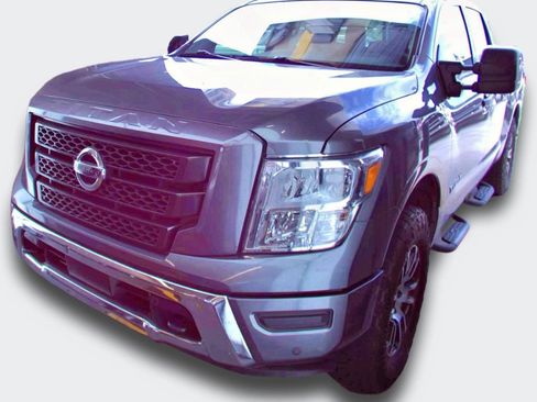 Used 2022 Nissan Titan SV w/ SV Convenience Package AWD/4WD image 13